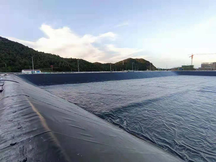 护坡防渗膜用多厚的？