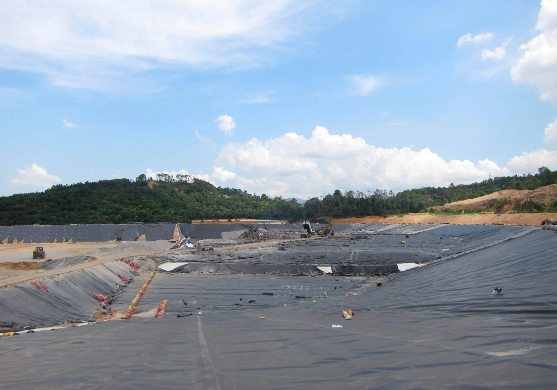 粉煤灰堆场土工膜防渗施工实景