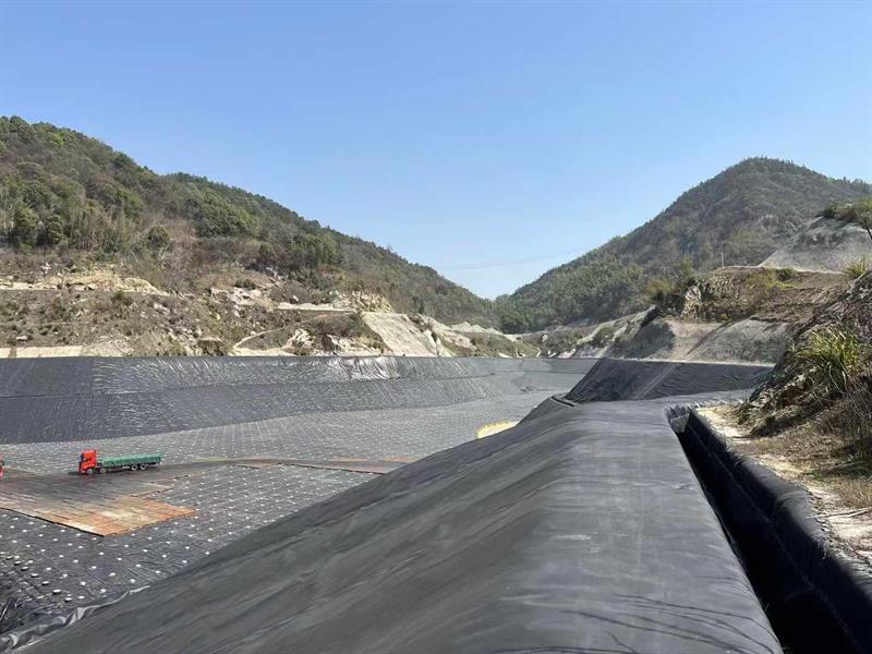 垃圾填埋场土工膜实拍图7_厂家鸿跃环保