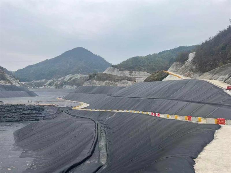垃圾填埋场土工膜实拍图15_厂家鸿跃环保