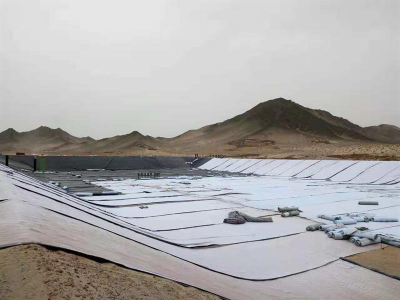 垃圾填埋场土工膜实拍图16_厂家鸿跃环保