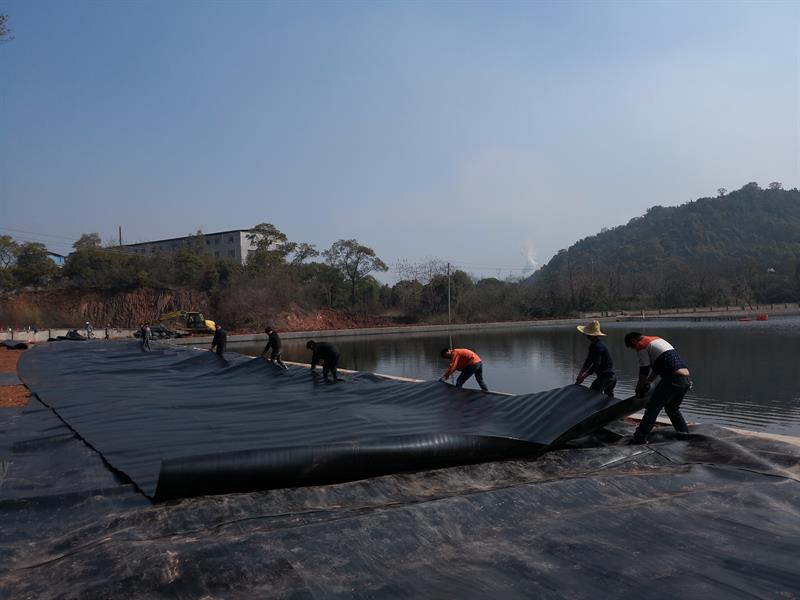 尾矿库土工膜实拍图19_厂家鸿跃环保